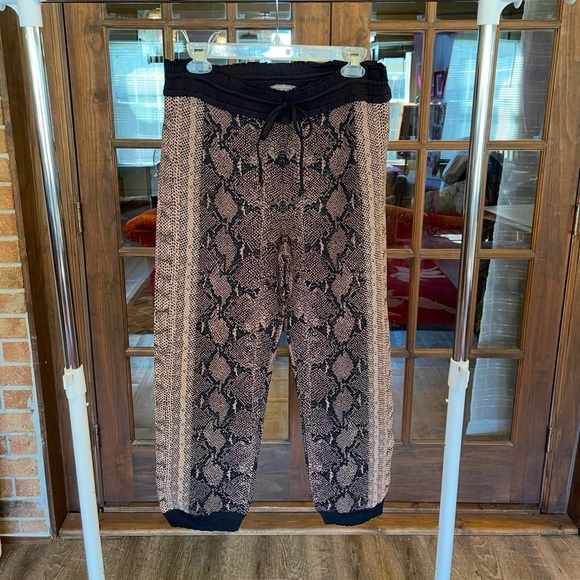 Alexander McQueen Black and Tan Animal Print Joggers S - Picture 10 of 10